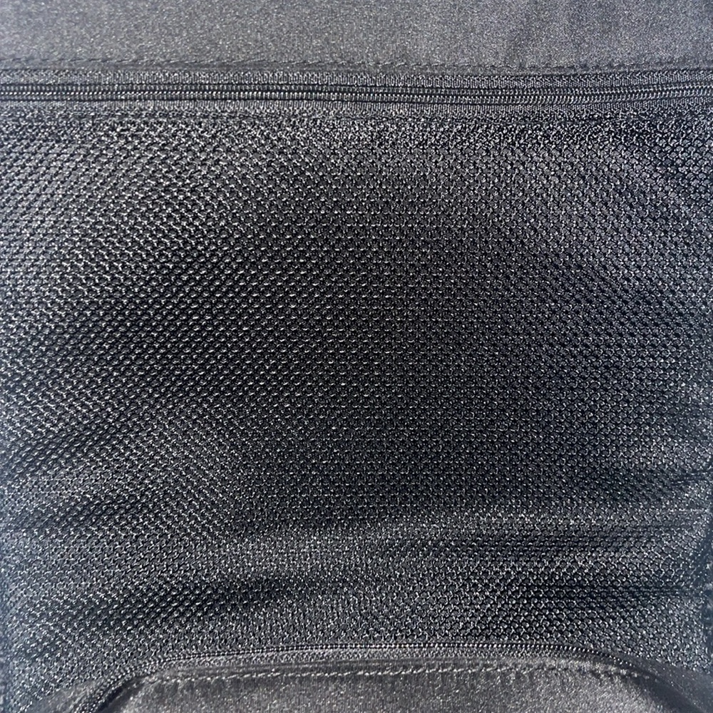 Chanel travel toiletry cosmetic bag New - Picture 4 of 7